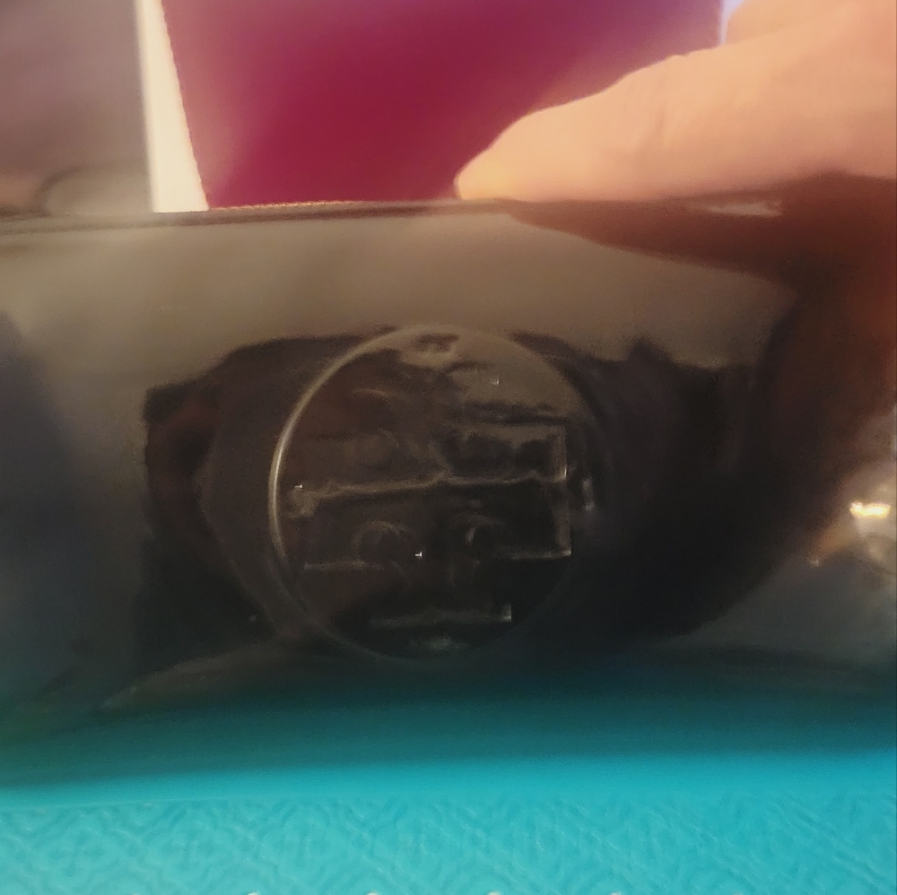 Tory Burch Wallet Black Patent Zipper ,w/Inner Zipper Pocket .